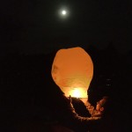 Lâcher de lanternes, et le ciel s’embrase